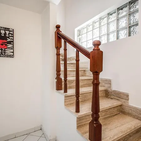 Jasper House Apartment